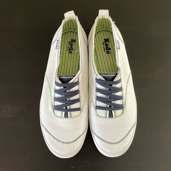 Keds White and Navy Slip On Tennis Shoes Womans Size 7.5 - Picture 1 of 8